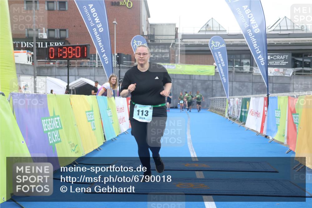 11.08.2024 - GEWOBA Citytriathlon Bremen Lena Gebhardt http://msf.ph/oto/6790018 11.08.2024 11:39:04 Ziel 113 meine-sportfotos.de