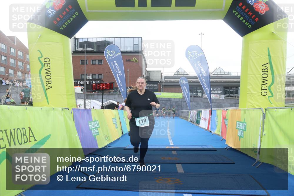 11.08.2024 - GEWOBA Citytriathlon Bremen Lena Gebhardt http://msf.ph/oto/6790021 11.08.2024 11:39:04 Ziel 113 meine-sportfotos.de