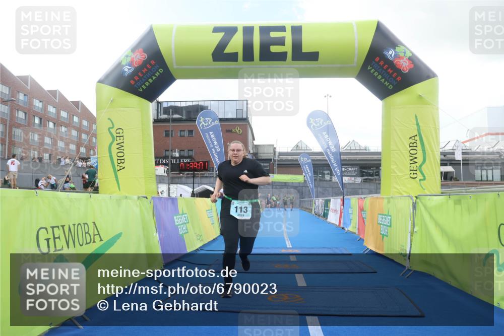 11.08.2024 - GEWOBA Citytriathlon Bremen Lena Gebhardt http://msf.ph/oto/6790023 11.08.2024 11:39:05 Ziel 113 meine-sportfotos.de
