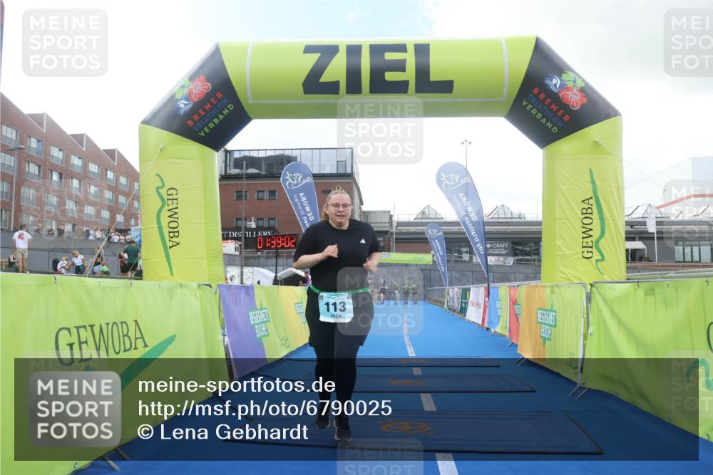 11.08.2024 - GEWOBA Citytriathlon Bremen Lena Gebhardt http://msf.ph/oto/6790025 11.08.2024 11:39:05 Ziel 113 meine-sportfotos.de