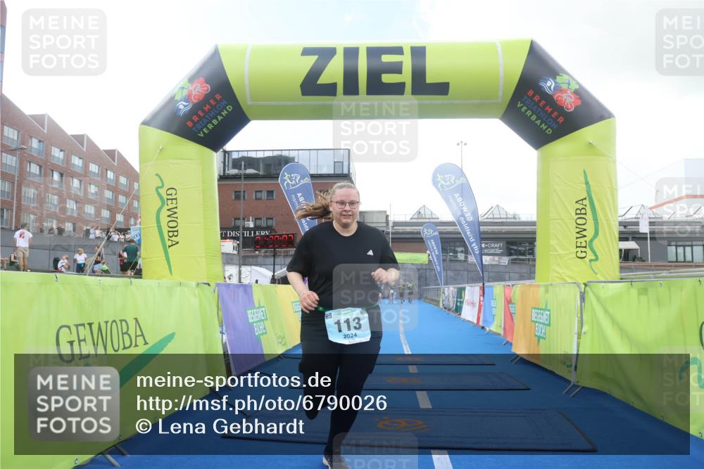 11.08.2024 - GEWOBA Citytriathlon Bremen Lena Gebhardt http://msf.ph/oto/6790026 11.08.2024 11:39:05 Ziel 113 meine-sportfotos.de