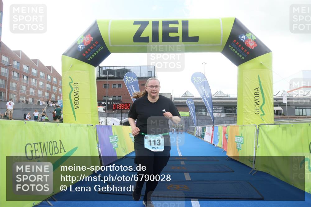 11.08.2024 - GEWOBA Citytriathlon Bremen Lena Gebhardt http://msf.ph/oto/6790028 11.08.2024 11:39:05 Ziel 113 meine-sportfotos.de