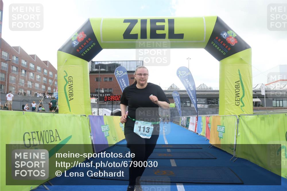 11.08.2024 - GEWOBA Citytriathlon Bremen Lena Gebhardt http://msf.ph/oto/6790030 11.08.2024 11:39:05 Ziel 113 meine-sportfotos.de