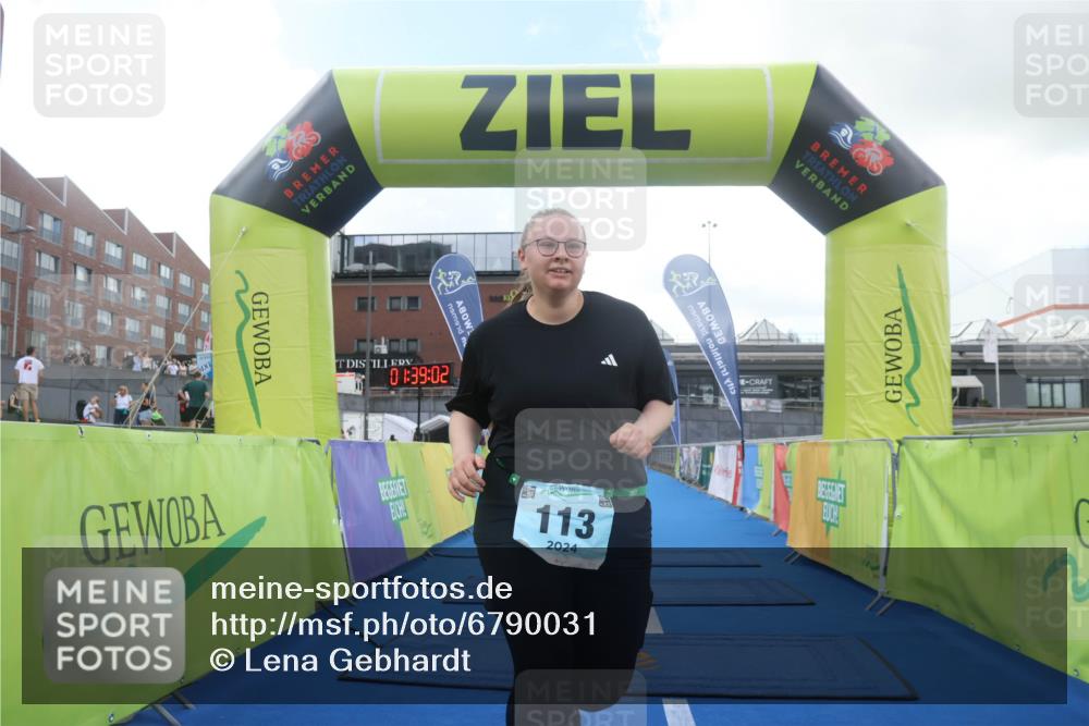 11.08.2024 - GEWOBA Citytriathlon Bremen Lena Gebhardt http://msf.ph/oto/6790031 11.08.2024 11:39:06 Ziel 113 meine-sportfotos.de