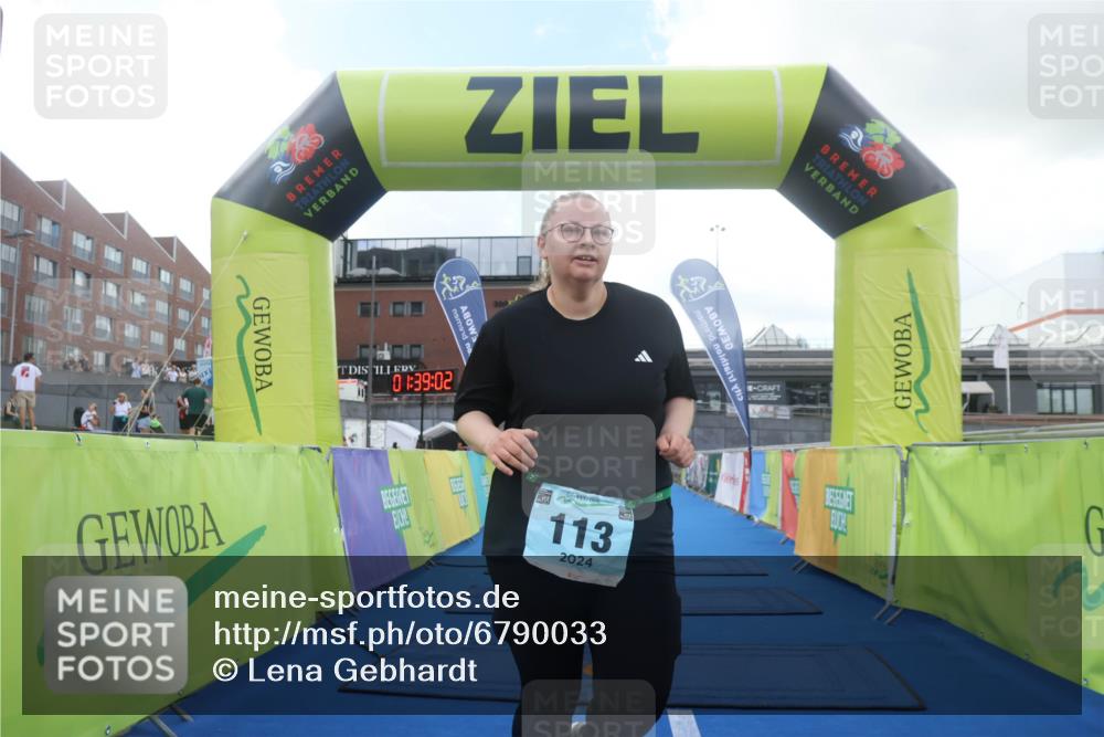 11.08.2024 - GEWOBA Citytriathlon Bremen Lena Gebhardt http://msf.ph/oto/6790033 11.08.2024 11:39:06 Ziel 113 meine-sportfotos.de