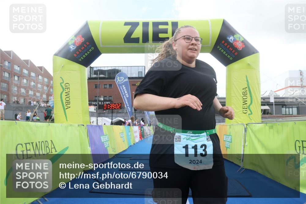 11.08.2024 - GEWOBA Citytriathlon Bremen Lena Gebhardt http://msf.ph/oto/6790034 11.08.2024 11:39:06 Ziel 113 meine-sportfotos.de