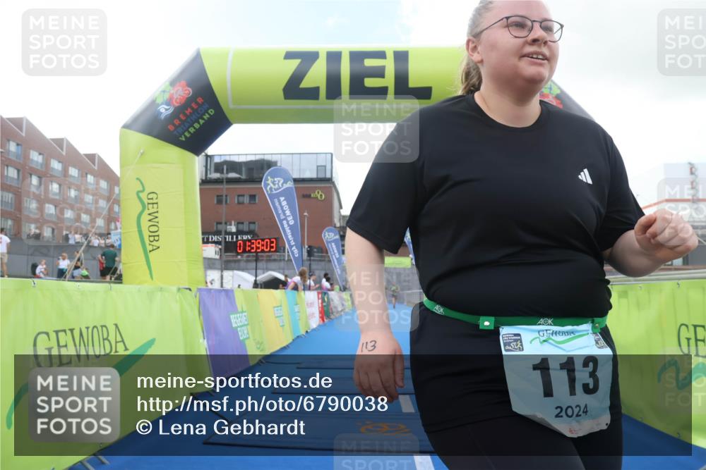 11.08.2024 - GEWOBA Citytriathlon Bremen Lena Gebhardt http://msf.ph/oto/6790038 11.08.2024 11:39:06 Ziel 113 meine-sportfotos.de