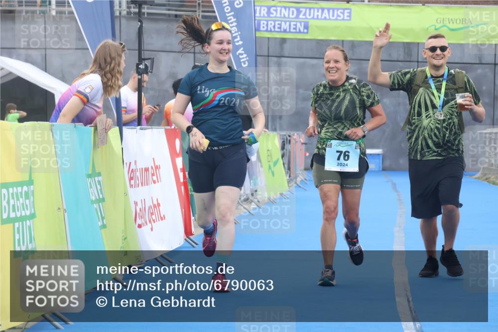 11.08.2024 - GEWOBA Citytriathlon Bremen Lena Gebhardt http://msf.ph/oto/6790063 11.08.2024 11:39:15 Ziel 76 meine-sportfotos.de