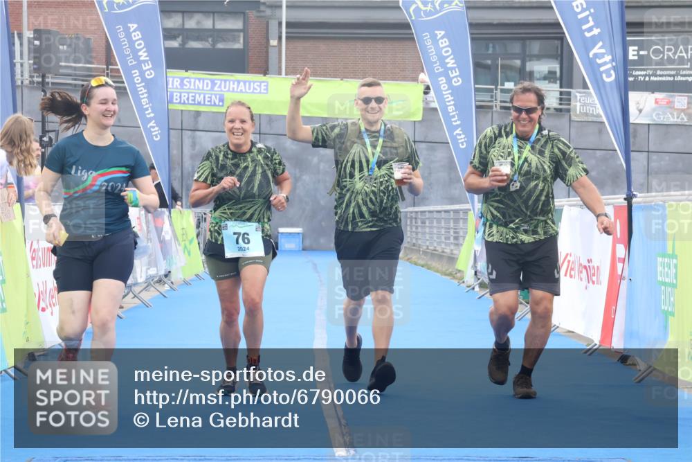 11.08.2024 - GEWOBA Citytriathlon Bremen Lena Gebhardt http://msf.ph/oto/6790066 11.08.2024 11:39:16 Ziel 76 meine-sportfotos.de