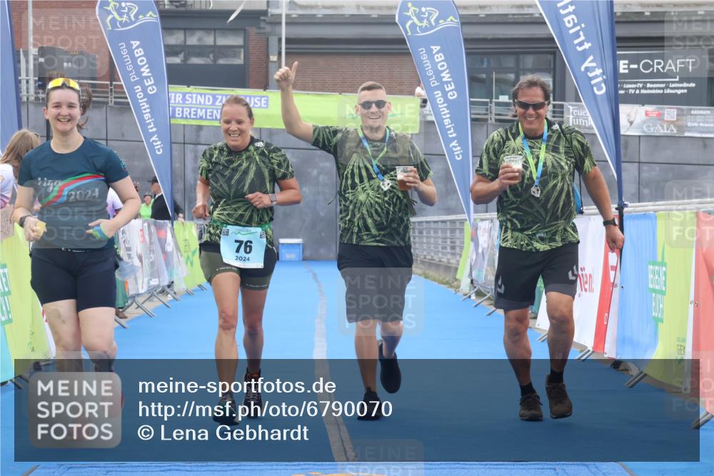 11.08.2024 - GEWOBA Citytriathlon Bremen Lena Gebhardt http://msf.ph/oto/6790070 11.08.2024 11:39:17 Ziel 76 meine-sportfotos.de