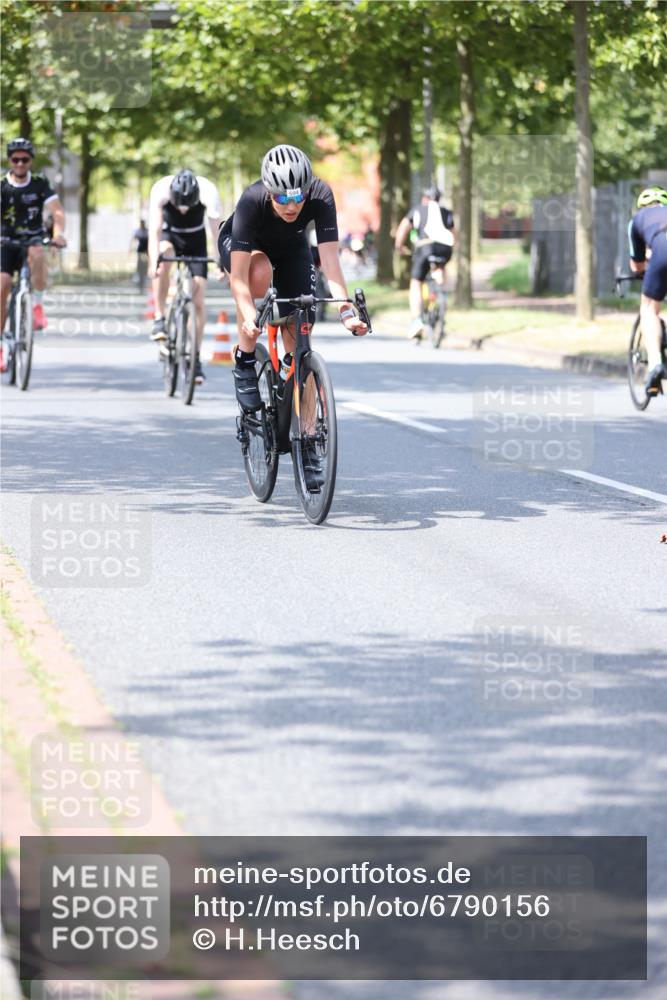 11.08.2024 - GEWOBA Citytriathlon Bremen H.Heesch http://msf.ph/oto/6790156 11.08.2024 13:17:18 Radfahren 412, 424, 450, 463, 483, 488, 594, 598, 611, 630, 677, 710, 724 meine-sportfotos.de