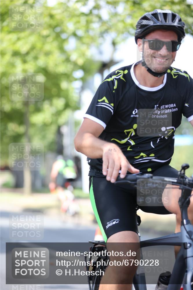 11.08.2024 - GEWOBA Citytriathlon Bremen H.Heesch http://msf.ph/oto/6790228 11.08.2024 13:17:20 Radfahren 412, 424, 450, 463, 483, 488, 553, 594, 598, 611, 630, 710, 724 meine-sportfotos.de