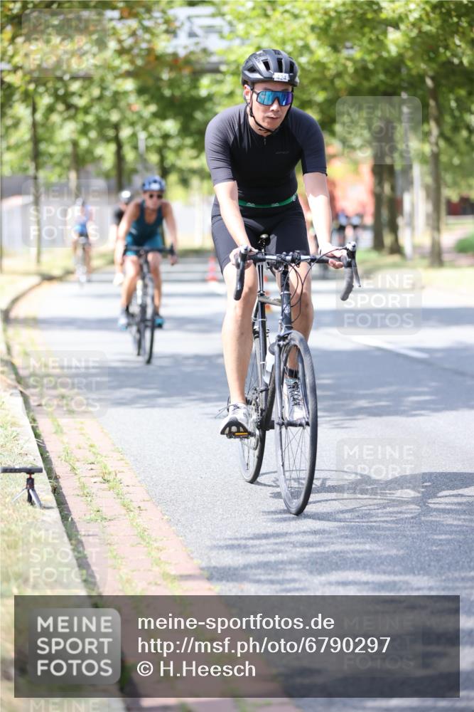 11.08.2024 - GEWOBA Citytriathlon Bremen H.Heesch http://msf.ph/oto/6790297 11.08.2024 13:17:24 Radfahren 243, 412, 424, 429, 450, 463, 483, 488, 553, 594, 611, 630, 710 meine-sportfotos.de