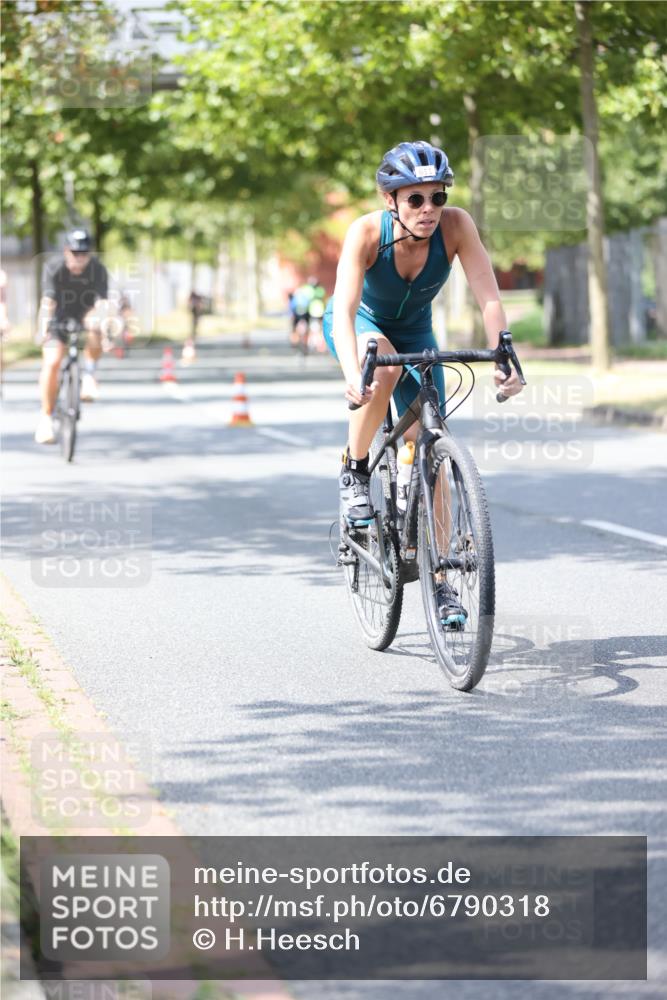 11.08.2024 - GEWOBA Citytriathlon Bremen H.Heesch http://msf.ph/oto/6790318 11.08.2024 13:17:25 Radfahren 243, 412, 424, 429, 450, 463, 483, 488, 548, 553, 594, 611, 630 meine-sportfotos.de