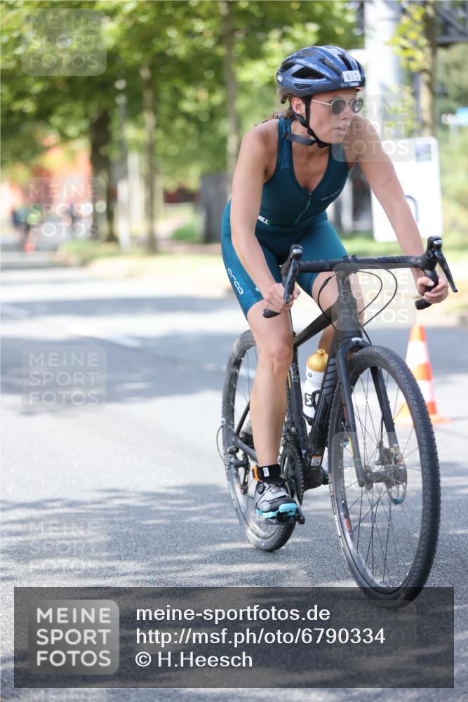 11.08.2024 - GEWOBA Citytriathlon Bremen H.Heesch http://msf.ph/oto/6790334 11.08.2024 13:17:26 Radfahren 243, 412, 424, 429, 450, 463, 483, 488, 548, 553, 594, 611, 630 meine-sportfotos.de