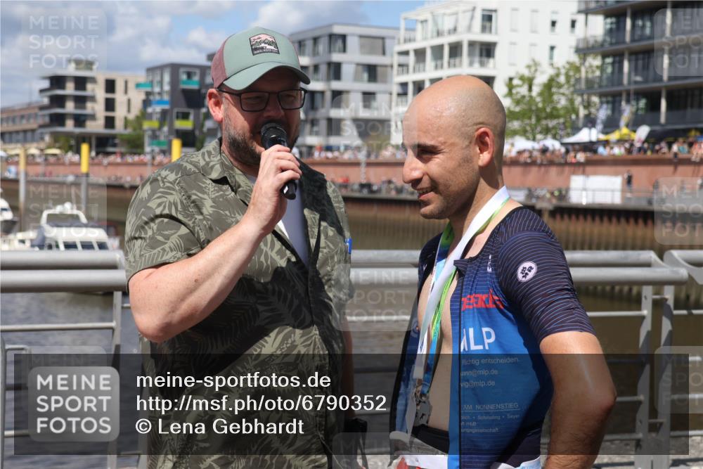 11.08.2024 - GEWOBA Citytriathlon Bremen Lena Gebhardt http://msf.ph/oto/6790352 11.08.2024 13:08:42 Ziel  meine-sportfotos.de