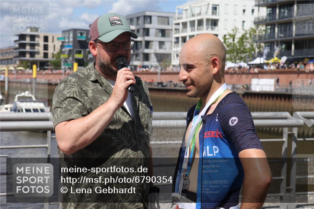 11.08.2024 - GEWOBA Citytriathlon Bremen Lena Gebhardt http://msf.ph/oto/6790354 11.08.2024 13:08:43 Ziel  meine-sportfotos.de