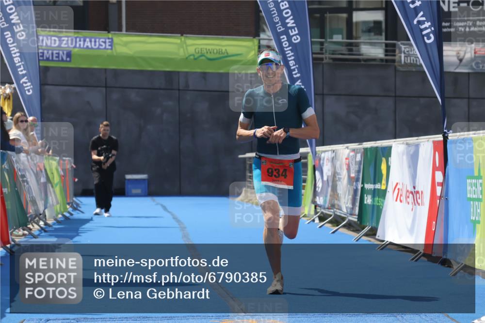 11.08.2024 - GEWOBA Citytriathlon Bremen Lena Gebhardt http://msf.ph/oto/6790385 11.08.2024 13:13:28 Ziel 934 meine-sportfotos.de