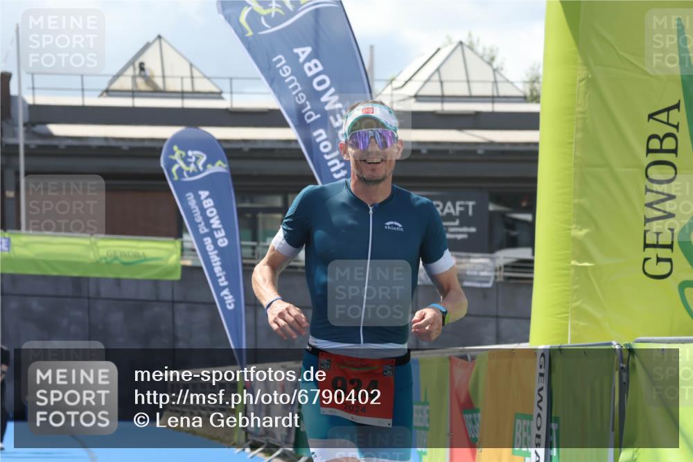 11.08.2024 - GEWOBA Citytriathlon Bremen Lena Gebhardt http://msf.ph/oto/6790402 11.08.2024 13:13:30 Ziel 934 meine-sportfotos.de