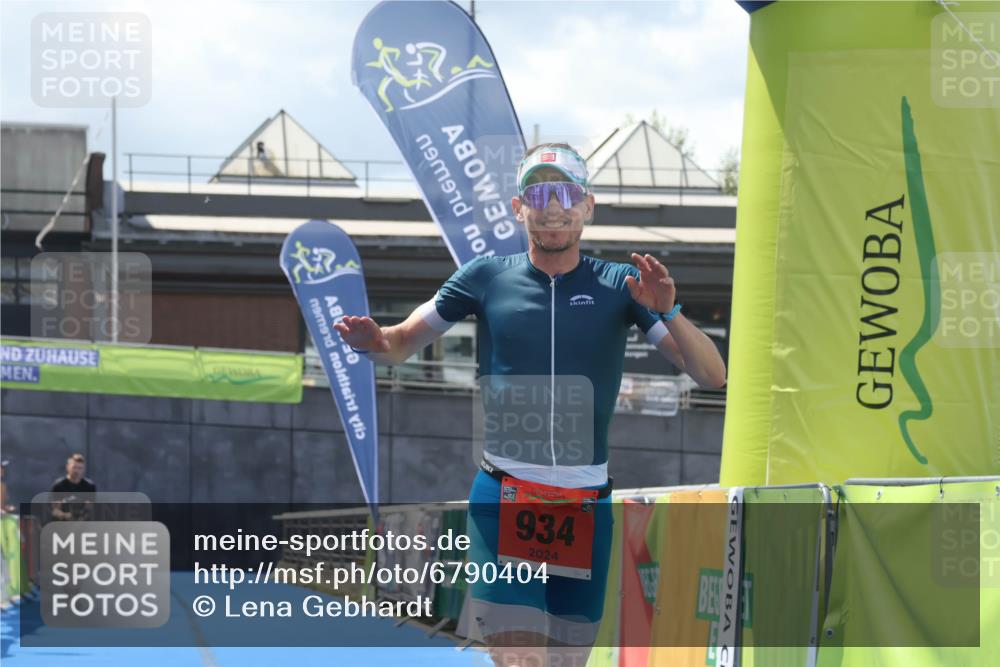11.08.2024 - GEWOBA Citytriathlon Bremen Lena Gebhardt http://msf.ph/oto/6790404 11.08.2024 13:13:31 Ziel 934 meine-sportfotos.de