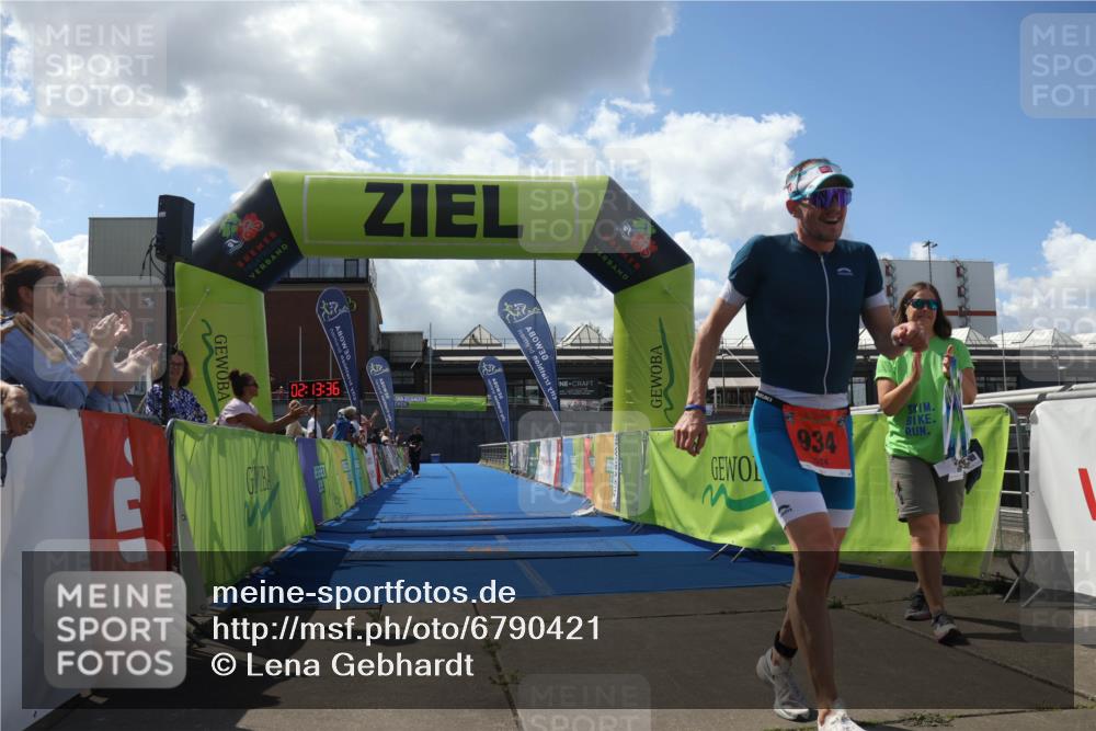 11.08.2024 - GEWOBA Citytriathlon Bremen Lena Gebhardt http://msf.ph/oto/6790421 11.08.2024 13:13:32 Ziel 934 meine-sportfotos.de