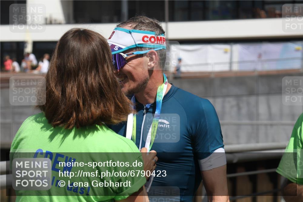 11.08.2024 - GEWOBA Citytriathlon Bremen Lena Gebhardt http://msf.ph/oto/6790423 11.08.2024 13:13:45 Ziel  meine-sportfotos.de