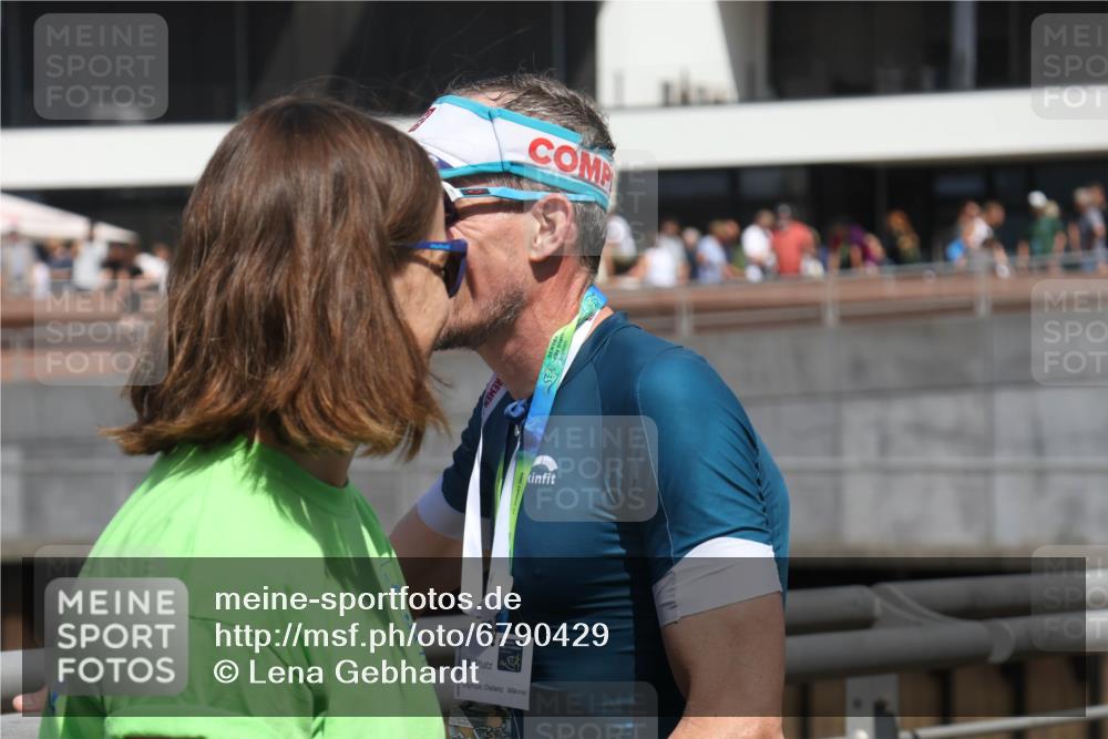 11.08.2024 - GEWOBA Citytriathlon Bremen Lena Gebhardt http://msf.ph/oto/6790429 11.08.2024 13:13:47 Ziel  meine-sportfotos.de
