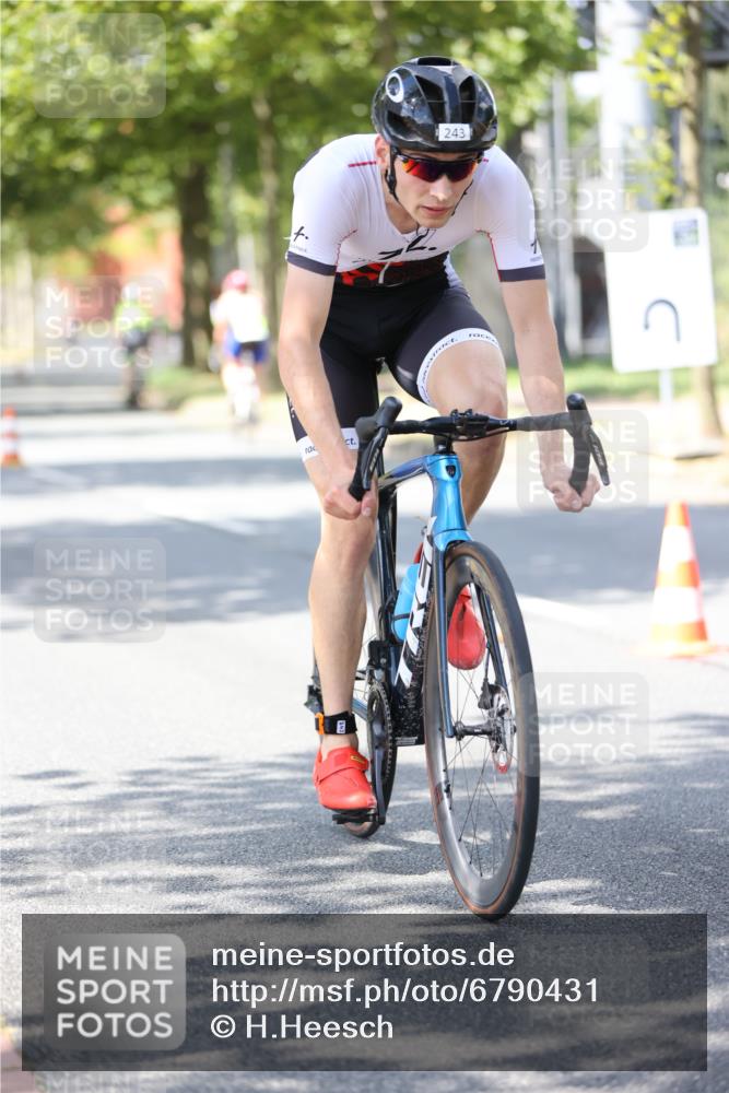 11.08.2024 - GEWOBA Citytriathlon Bremen H.Heesch http://msf.ph/oto/6790431 11.08.2024 13:17:30 Radfahren 243, 412, 424, 429, 483, 488, 548, 553, 611, 699 meine-sportfotos.de