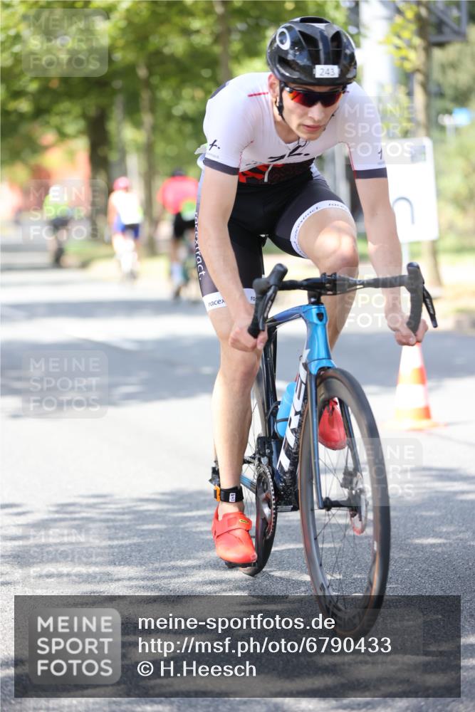 11.08.2024 - GEWOBA Citytriathlon Bremen H.Heesch http://msf.ph/oto/6790433 11.08.2024 13:17:31 Radfahren 243, 412, 424, 429, 483, 488, 548, 553, 611, 699 meine-sportfotos.de