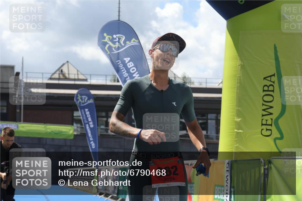11.08.2024 - GEWOBA Citytriathlon Bremen Lena Gebhardt http://msf.ph/oto/6790468 11.08.2024 13:14:17 Ziel 862 meine-sportfotos.de