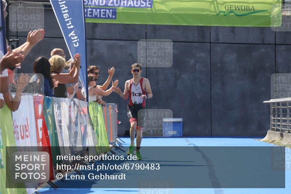 11.08.2024 - GEWOBA Citytriathlon Bremen Lena Gebhardt http://msf.ph/oto/6790483 11.08.2024 13:17:48 Ziel 818 meine-sportfotos.de
