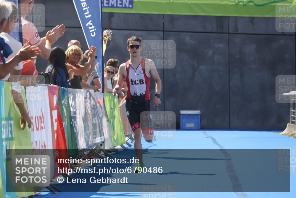 11.08.2024 - GEWOBA Citytriathlon Bremen Lena Gebhardt http://msf.ph/oto/6790486 11.08.2024 13:17:51 Ziel 818 meine-sportfotos.de