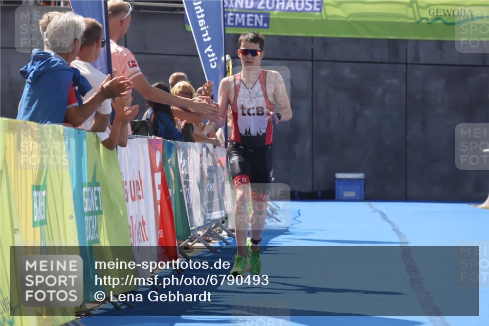 11.08.2024 - GEWOBA Citytriathlon Bremen Lena Gebhardt http://msf.ph/oto/6790493 11.08.2024 13:17:52 Ziel 818 meine-sportfotos.de