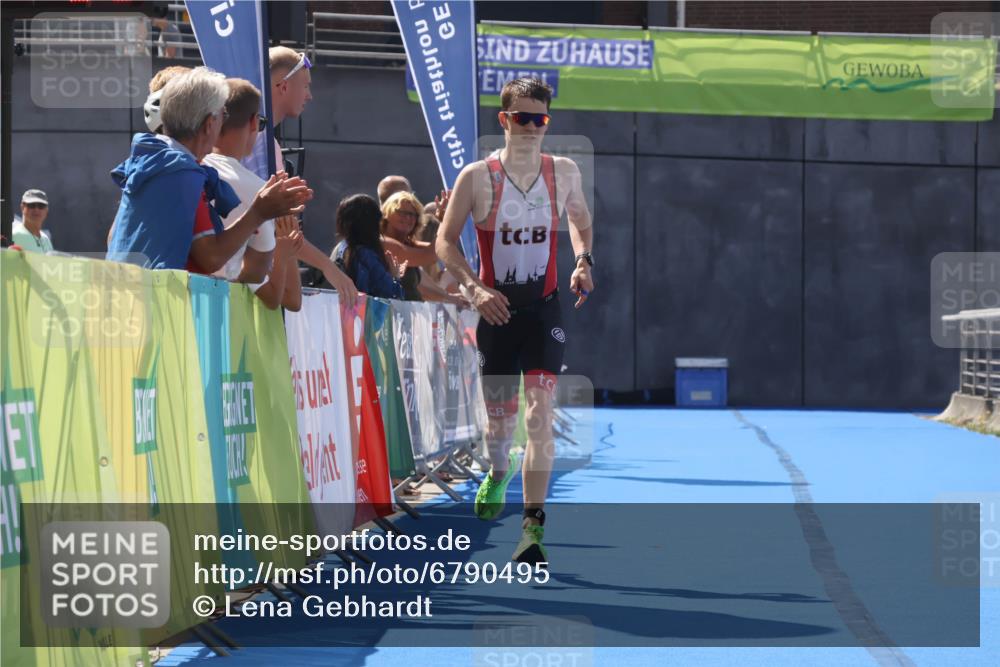 11.08.2024 - GEWOBA Citytriathlon Bremen Lena Gebhardt http://msf.ph/oto/6790495 11.08.2024 13:17:53 Ziel 818 meine-sportfotos.de