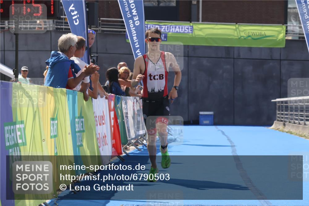 11.08.2024 - GEWOBA Citytriathlon Bremen Lena Gebhardt http://msf.ph/oto/6790503 11.08.2024 13:17:53 Ziel 818 meine-sportfotos.de