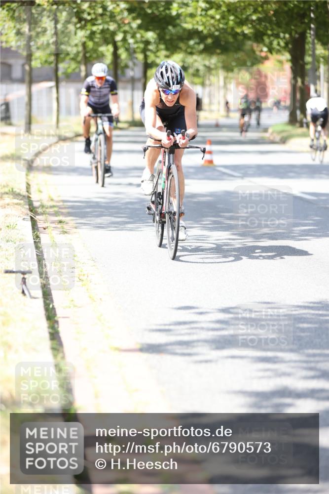 11.08.2024 - GEWOBA Citytriathlon Bremen H.Heesch http://msf.ph/oto/6790573 11.08.2024 13:17:47 Radfahren 320, 367, 369, 403, 429, 541, 548, 559, 580, 615, 699, 725 meine-sportfotos.de