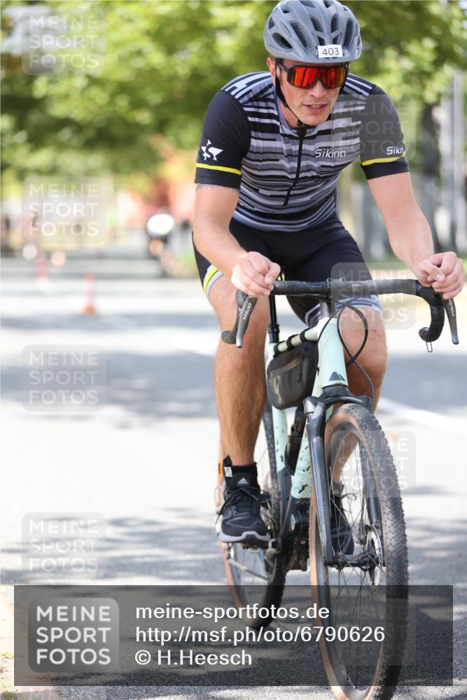 11.08.2024 - GEWOBA Citytriathlon Bremen H.Heesch http://msf.ph/oto/6790626 11.08.2024 13:17:49 Radfahren 320, 367, 369, 403, 522, 541, 548, 559, 580, 615, 699, 725 meine-sportfotos.de