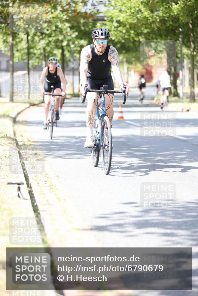 11.08.2024 - GEWOBA Citytriathlon Bremen H.Heesch http://msf.ph/oto/6790679 11.08.2024 13:17:54 Radfahren 320, 367, 369, 403, 522, 535, 541, 559, 580, 615, 699, 725 meine-sportfotos.de