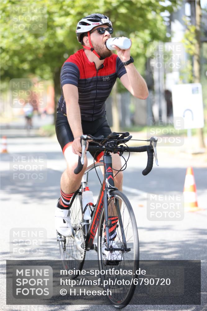 11.08.2024 - GEWOBA Citytriathlon Bremen H.Heesch http://msf.ph/oto/6790720 11.08.2024 13:17:56 Radfahren 320, 367, 369, 403, 522, 526, 535, 541, 559, 580, 615, 725 meine-sportfotos.de