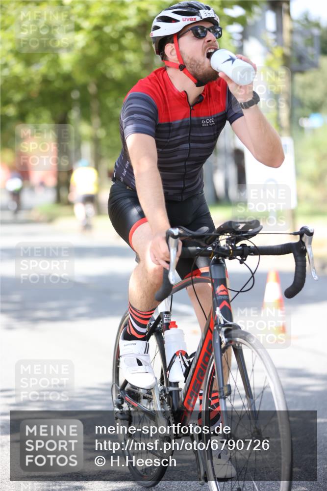 11.08.2024 - GEWOBA Citytriathlon Bremen H.Heesch http://msf.ph/oto/6790726 11.08.2024 13:17:57 Radfahren 320, 367, 369, 403, 522, 526, 535, 541, 559, 580, 615, 725 meine-sportfotos.de