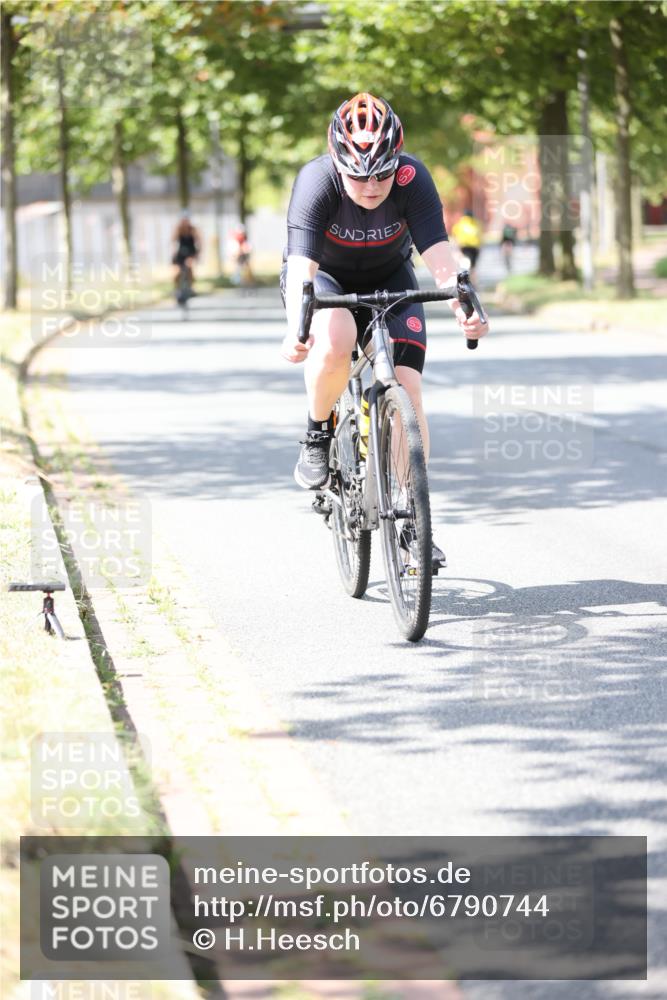 11.08.2024 - GEWOBA Citytriathlon Bremen H.Heesch http://msf.ph/oto/6790744 11.08.2024 13:17:59 Radfahren 213, 320, 367, 369, 403, 522, 526, 535, 541, 559, 580, 615 meine-sportfotos.de