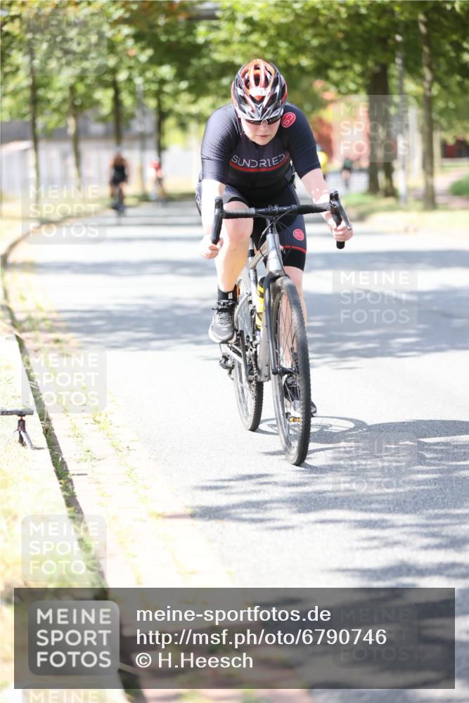 11.08.2024 - GEWOBA Citytriathlon Bremen H.Heesch http://msf.ph/oto/6790746 11.08.2024 13:17:59 Radfahren 213, 320, 367, 369, 403, 522, 526, 535, 541, 559, 580, 615 meine-sportfotos.de