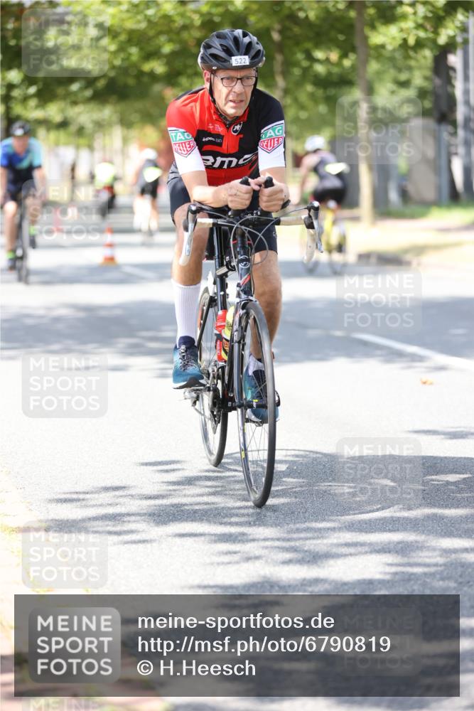 11.08.2024 - GEWOBA Citytriathlon Bremen H.Heesch http://msf.ph/oto/6790819 11.08.2024 13:18:06 Radfahren 213, 320, 367, 369, 451, 522, 526, 535, 540, 541, 557, 615 meine-sportfotos.de