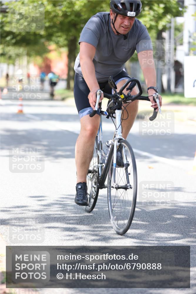 11.08.2024 - GEWOBA Citytriathlon Bremen H.Heesch http://msf.ph/oto/6790888 11.08.2024 13:18:11 Radfahren 213, 407, 451, 522, 526, 533, 535, 540, 541, 557, xxx meine-sportfotos.de