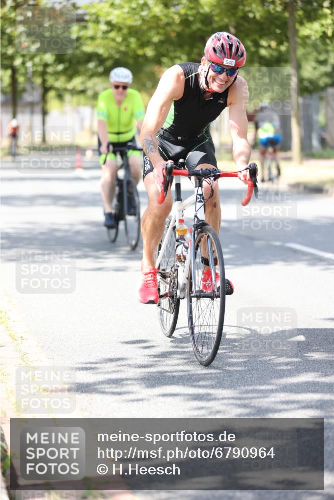 11.08.2024 - GEWOBA Citytriathlon Bremen H.Heesch http://msf.ph/oto/6790964 11.08.2024 13:18:21 Radfahren 213, 407, 451, 507, 526, 533, 540, 557, 629, xxx, 695, 702 meine-sportfotos.de