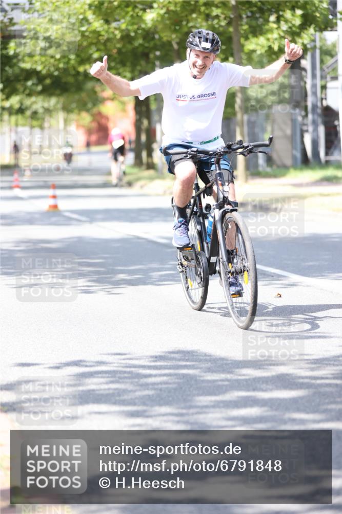 11.08.2024 - GEWOBA Citytriathlon Bremen H.Heesch http://msf.ph/oto/6791848 11.08.2024 13:19:27 Radfahren 500, 520, 552, 560, 573, 587, 605, 667, xxx, 680, 700, 713 meine-sportfotos.de