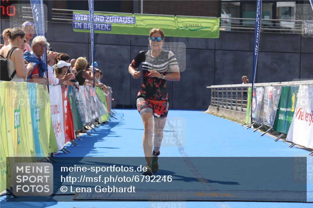 11.08.2024 - GEWOBA Citytriathlon Bremen Lena Gebhardt http://msf.ph/oto/6792246 11.08.2024 13:34:42 Ziel 772 meine-sportfotos.de