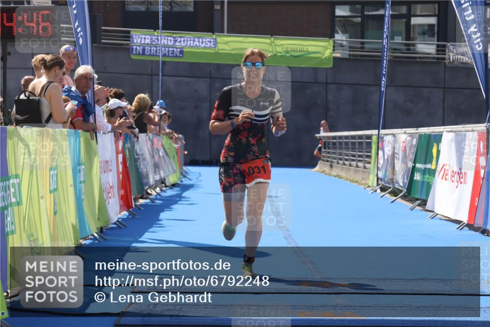 11.08.2024 - GEWOBA Citytriathlon Bremen Lena Gebhardt http://msf.ph/oto/6792248 11.08.2024 13:34:43 Ziel  meine-sportfotos.de
