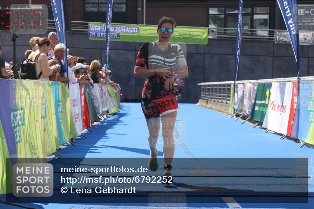 11.08.2024 - GEWOBA Citytriathlon Bremen Lena Gebhardt http://msf.ph/oto/6792252 11.08.2024 13:34:43 Ziel  meine-sportfotos.de