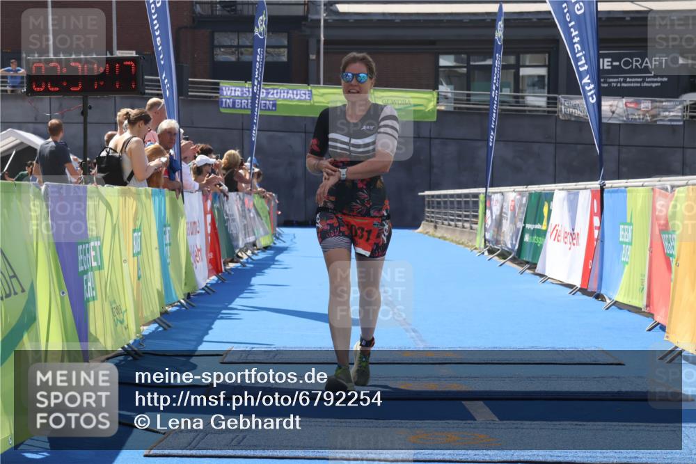 11.08.2024 - GEWOBA Citytriathlon Bremen Lena Gebhardt http://msf.ph/oto/6792254 11.08.2024 13:34:44 Ziel 1004 meine-sportfotos.de
